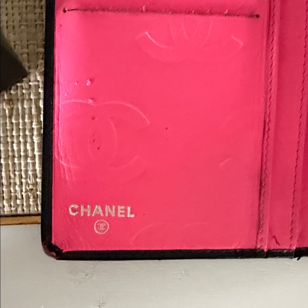 CHANEL Black Quilted Patent Leather Wallet CC Logo - Picture 4 of 7